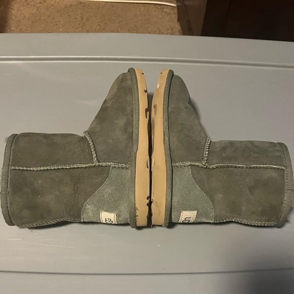 UGGS BOOTS - Picture 2 of 3